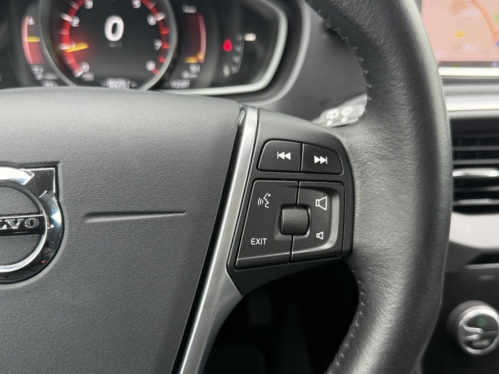 Volvo V40 t2 123pk aut6 polar+| navi| cruise| stoel.verw| led| pdc