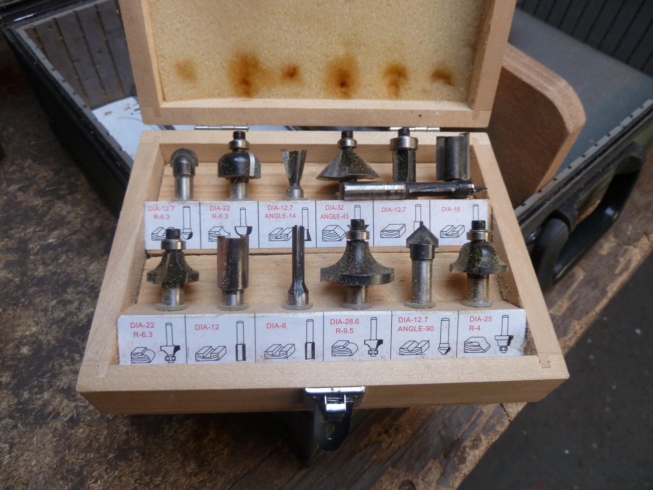 BOVENFREES EN TACKER