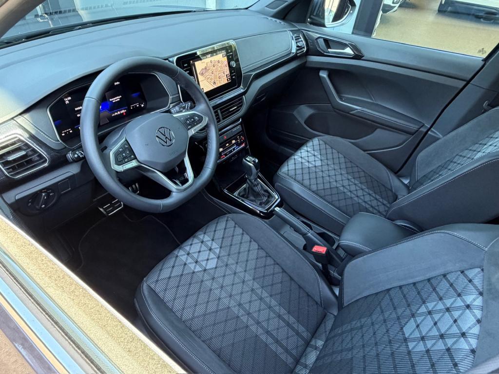 Volkswagen T-cross 1.5 tsi 150pk dsg r-line | camera | trekhaak | navi | iq