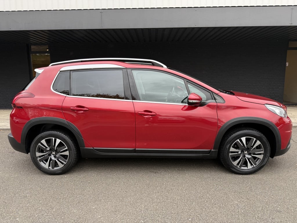 Peugeot 2008 1.2 puretech allure // 29.000km! //