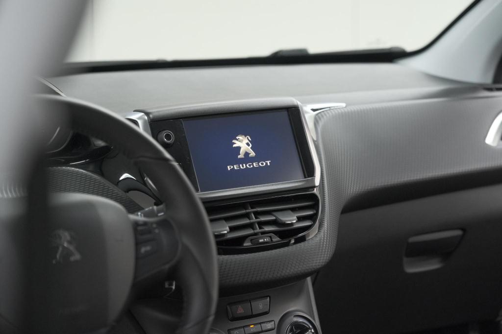 Peugeot 2008 puretech 110 eat6 active | camera | apple carplay | parkeersen