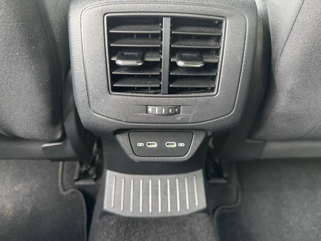 Volkswagen T-roc 1.5 tsi sport automaat ,trekhaak , apple-carplay ,