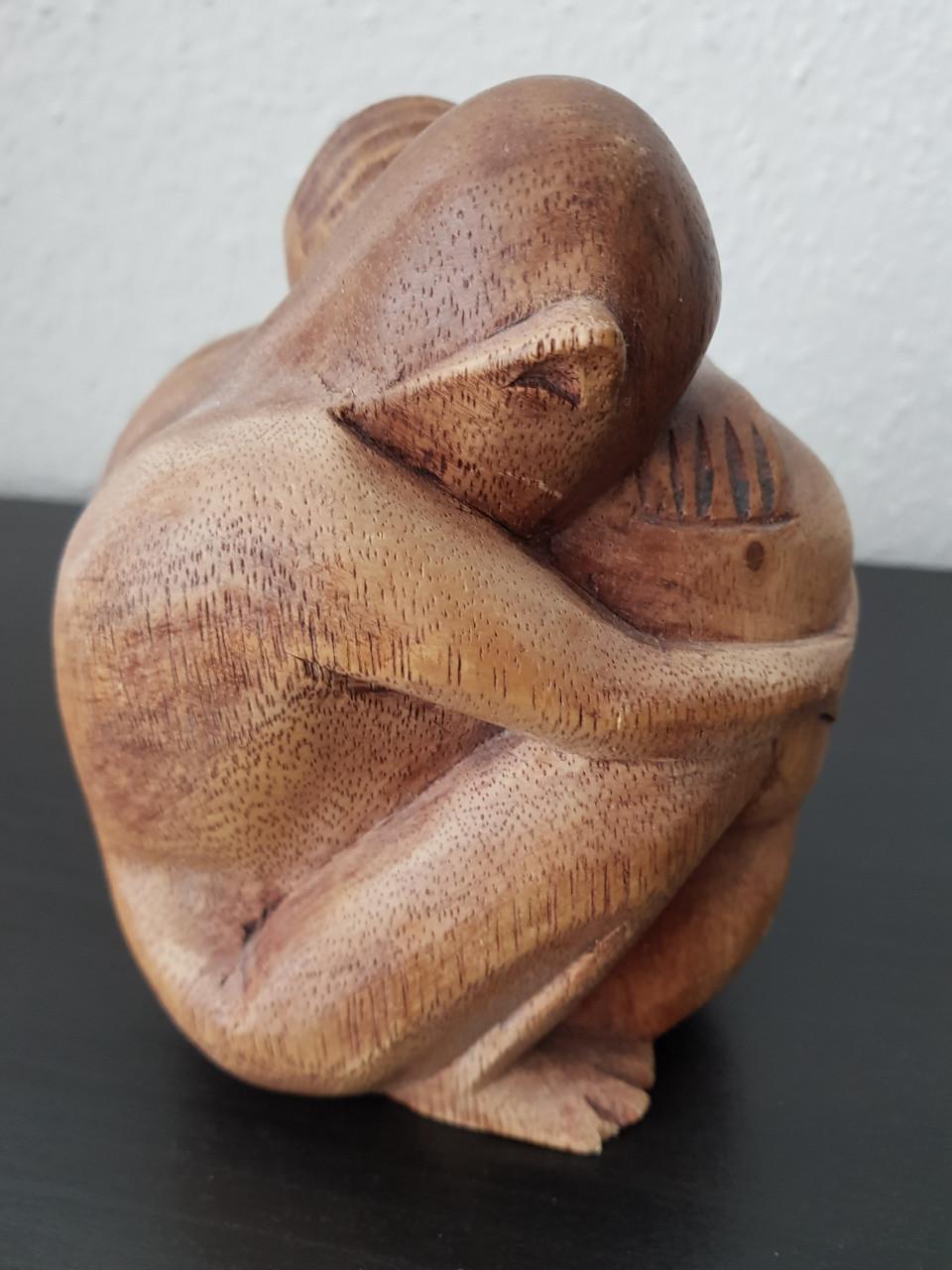 Balinees houtsnijwerk innig verbonden 15 x 15cm
