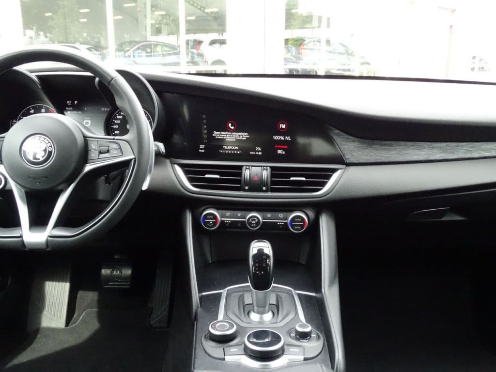 Alfa Romeo Giulia 2.0t b-tech stoel-&stuurwielverwarming | android auto | 1
