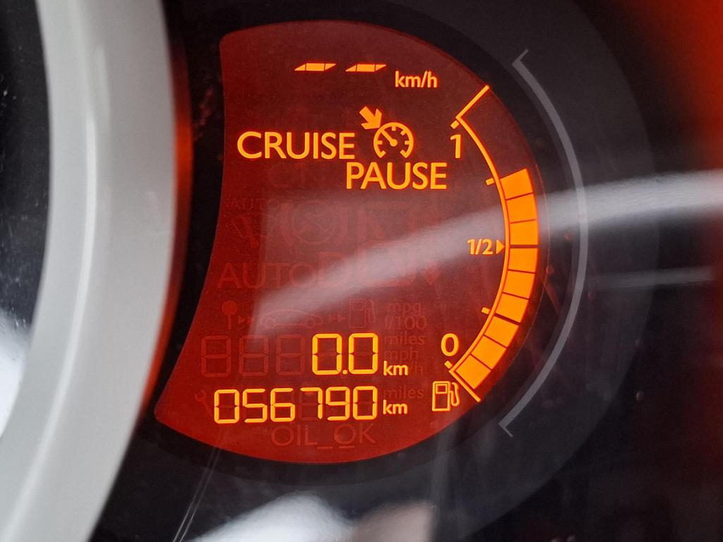 Citroen C3 1.4i selection clima/lmv/trekhaak lage km.stand!