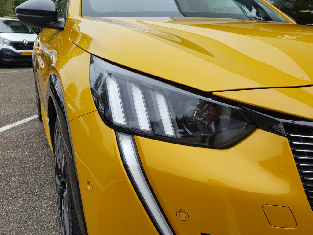 Peugeot 208 gt 1.2 puretech 100pk (vol)automaat (eat8) | navigatie 3d cockp