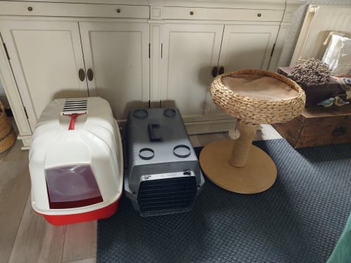 Reismand, grote kattenbak, tentje (nieuw) en krabpaal