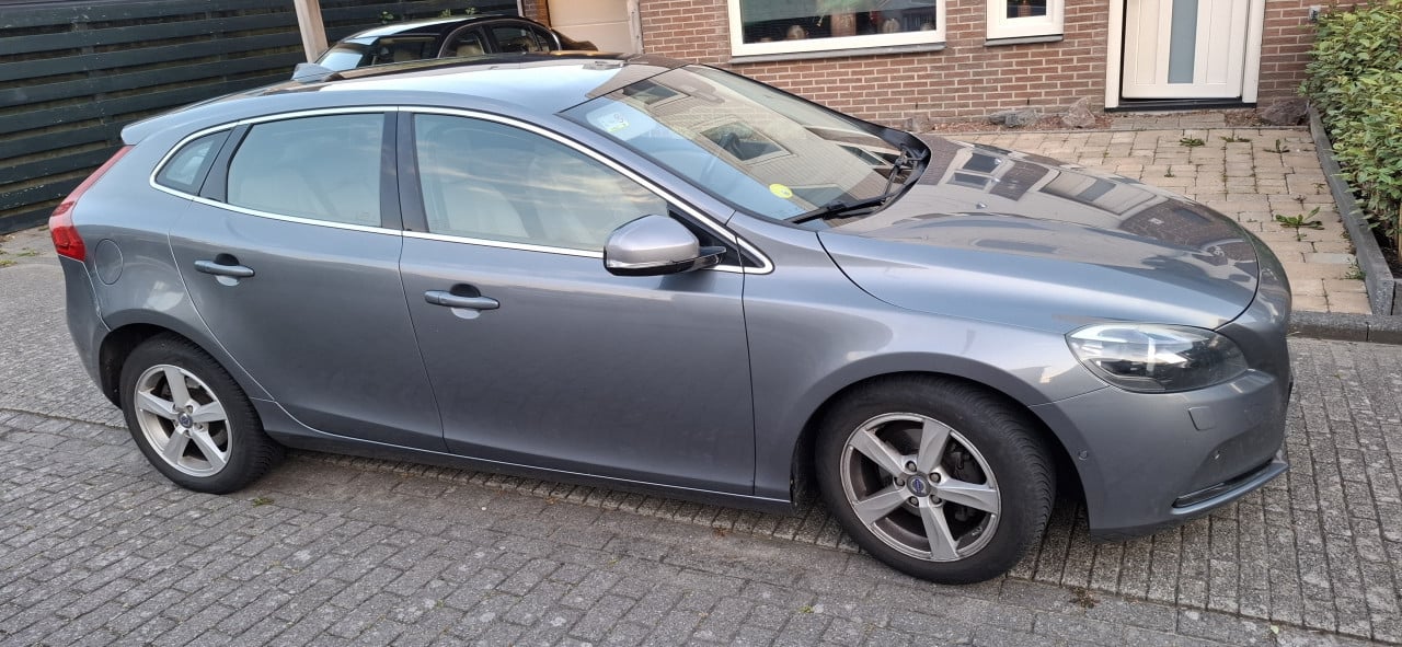 Volvo v40 d2
