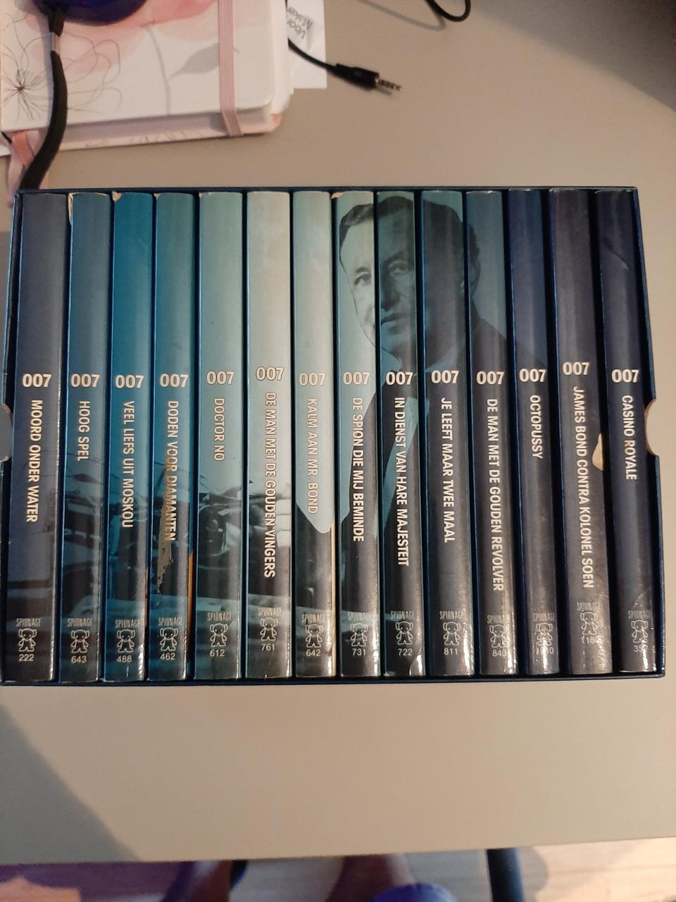 James Bond boekenreeks