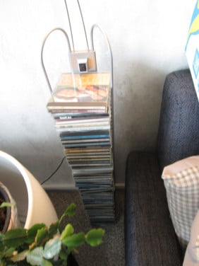 CD toren met lamp [spotje] erop