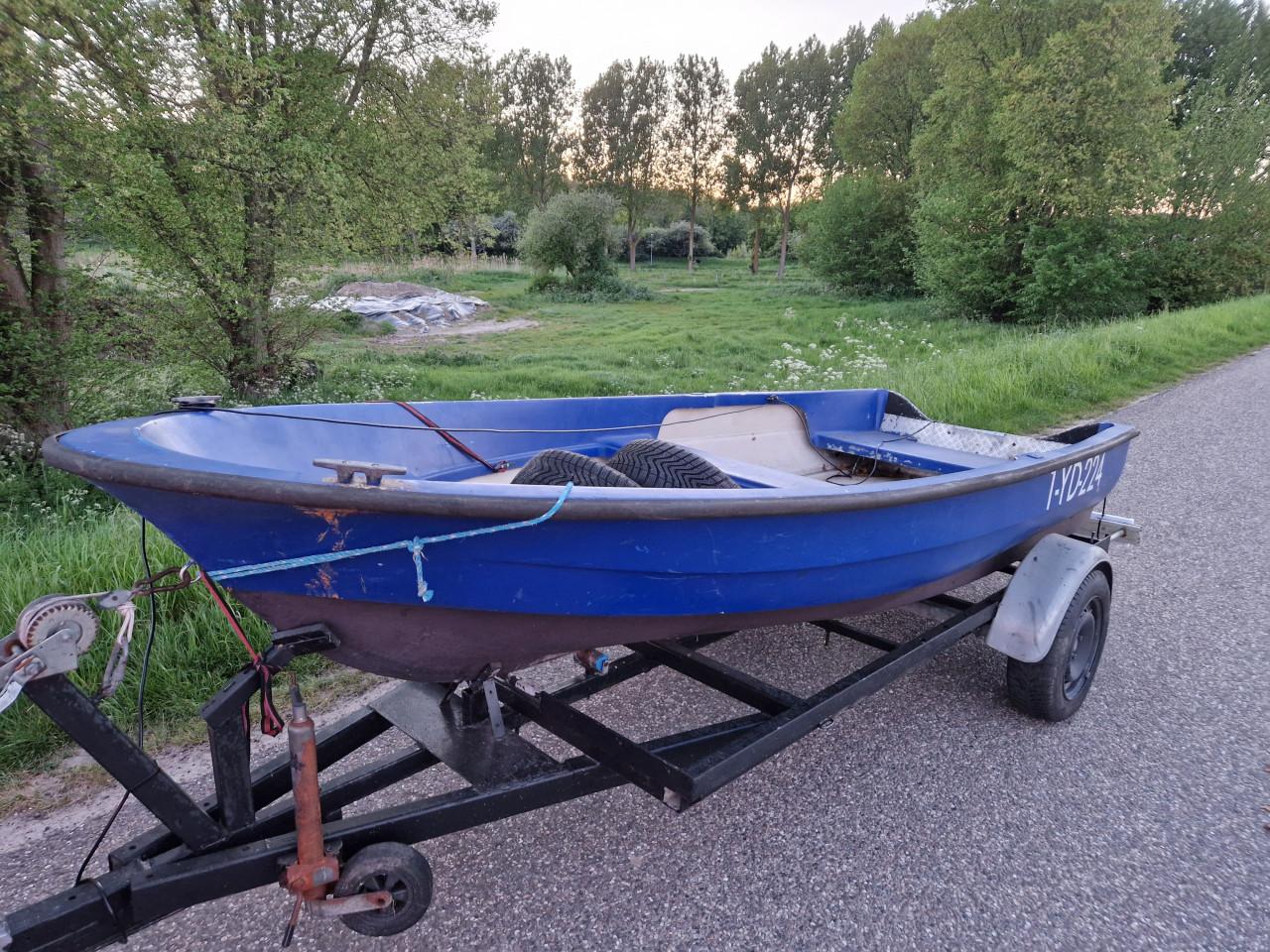 ELAN 401 vis / tour boot met trailer € 650,-