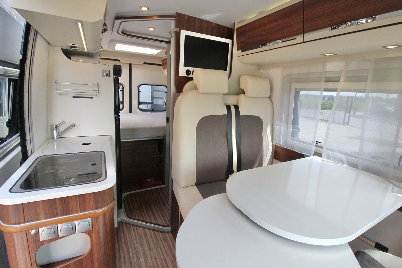 Adria Twin 600SPT (Vast bed,Eerste eigenaar, 19.000KM , Als nieuw!!!)