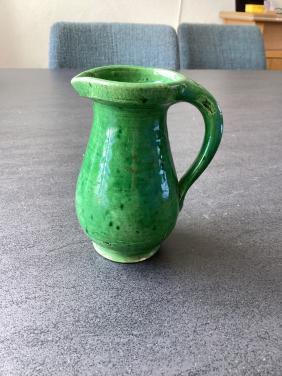 Vintage Kannetje.  Groen geglazuurd aardewerk.