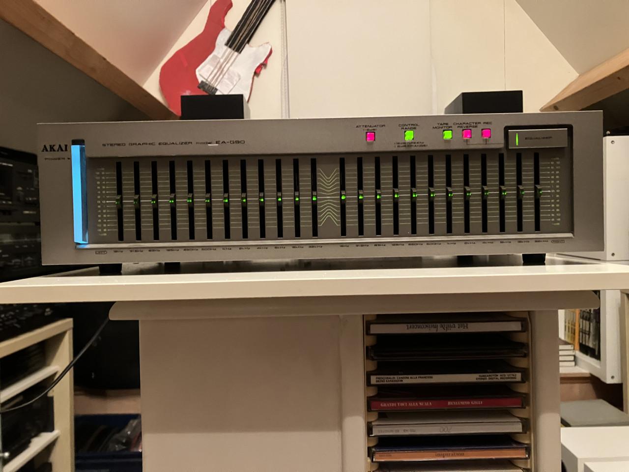 Akai EA-G90 top of the line equalizer bijzondere kleur