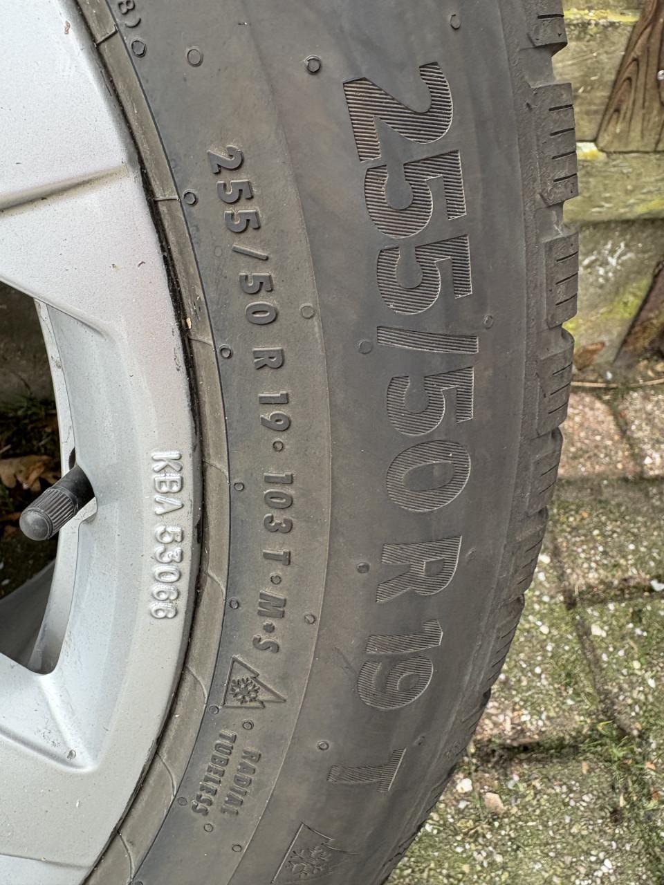 4 winterbanden Continental TS850 P255/VW