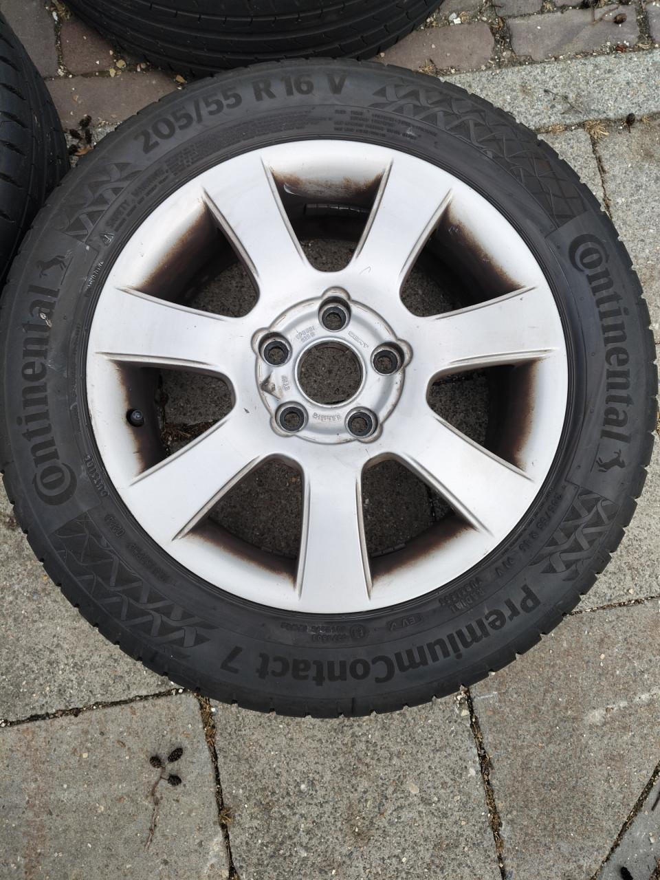 Continental Premium Contact 7 banden met velgen 205/55/R16