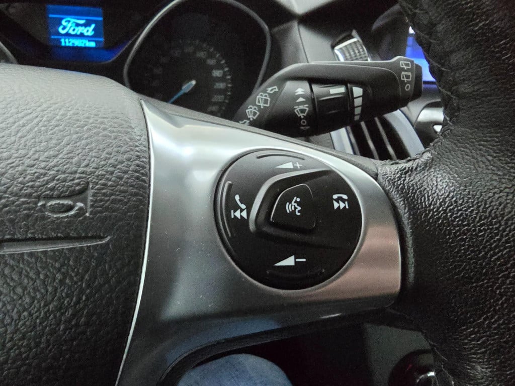 Ford Focus wagon stationwagen titanium luxe versie met cruisecontrol en blu