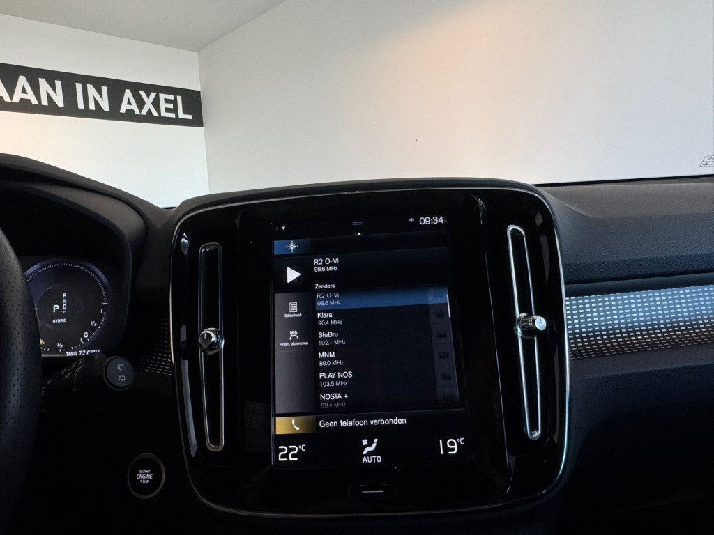 Volvo XC40 1.5 t4 recharge r-design black edition