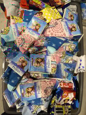 Disney kindersokken nieuw.Bundels van drie paar.100 stuks