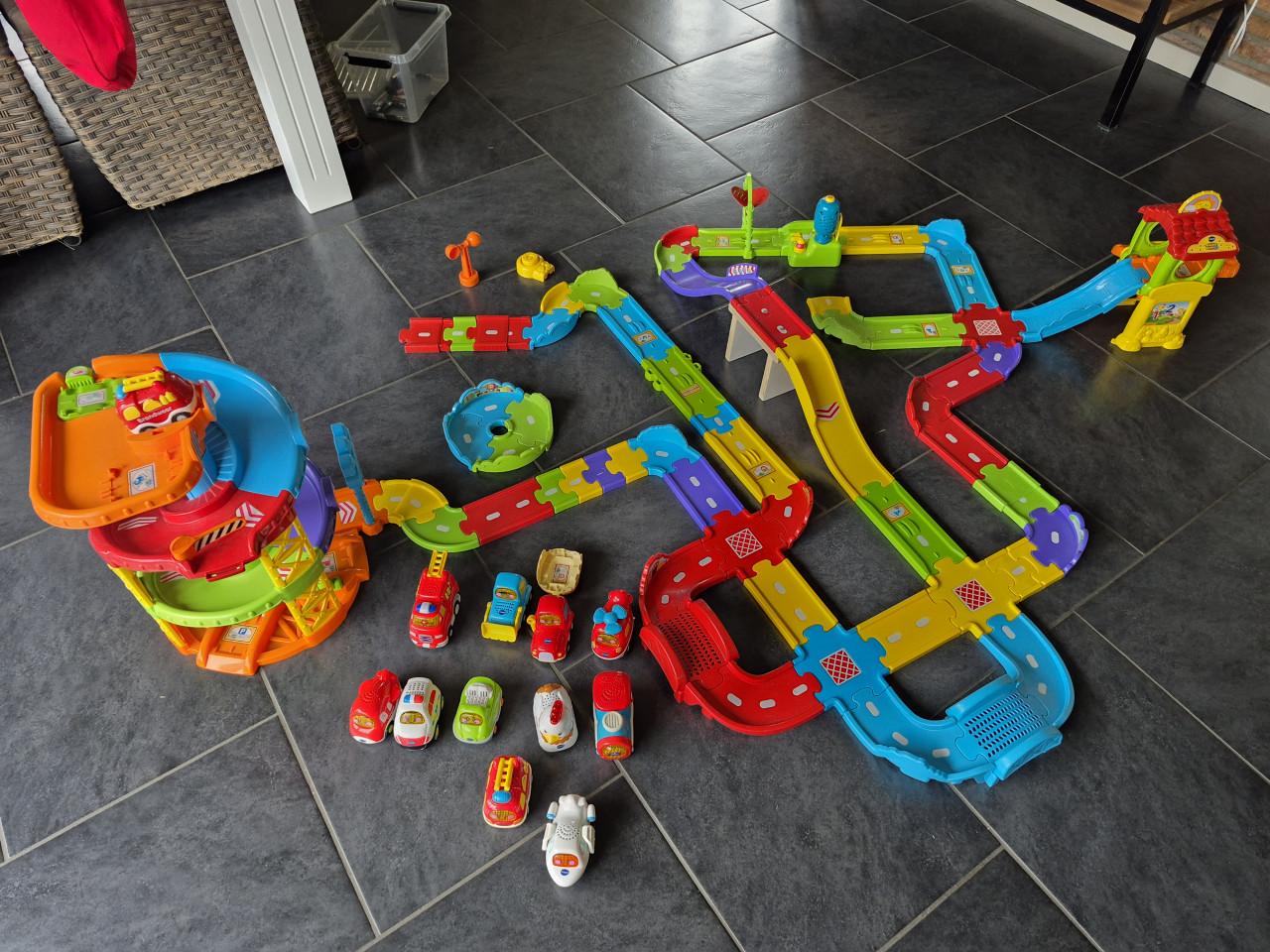 Toet toet auto's + baan