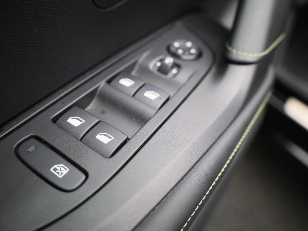 Peugeot 2008 1.2 puretech 130 gt | automaat | virtual cockpit | navigatie |