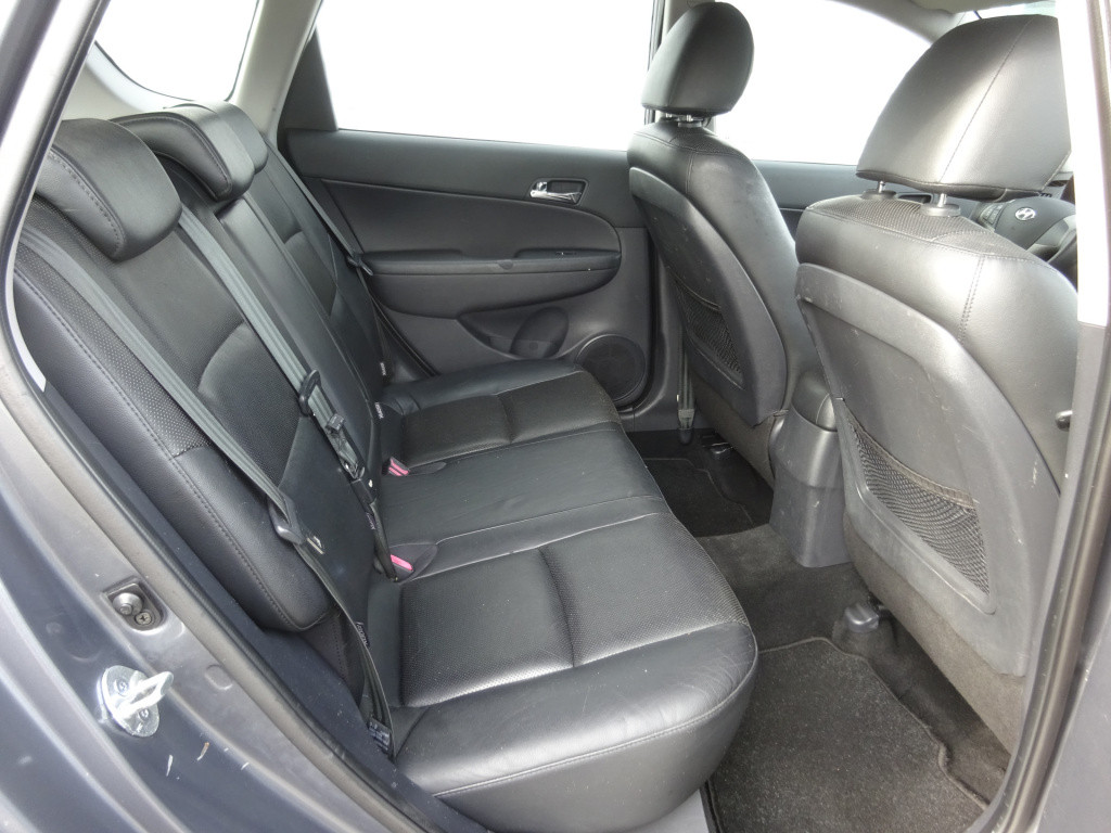Hyundai I 30 cw 1.6i blue dynamic leder / climate control / lm velgen