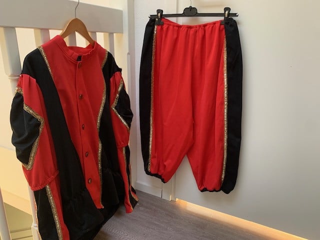 Sinterklaas en Pieten pakken