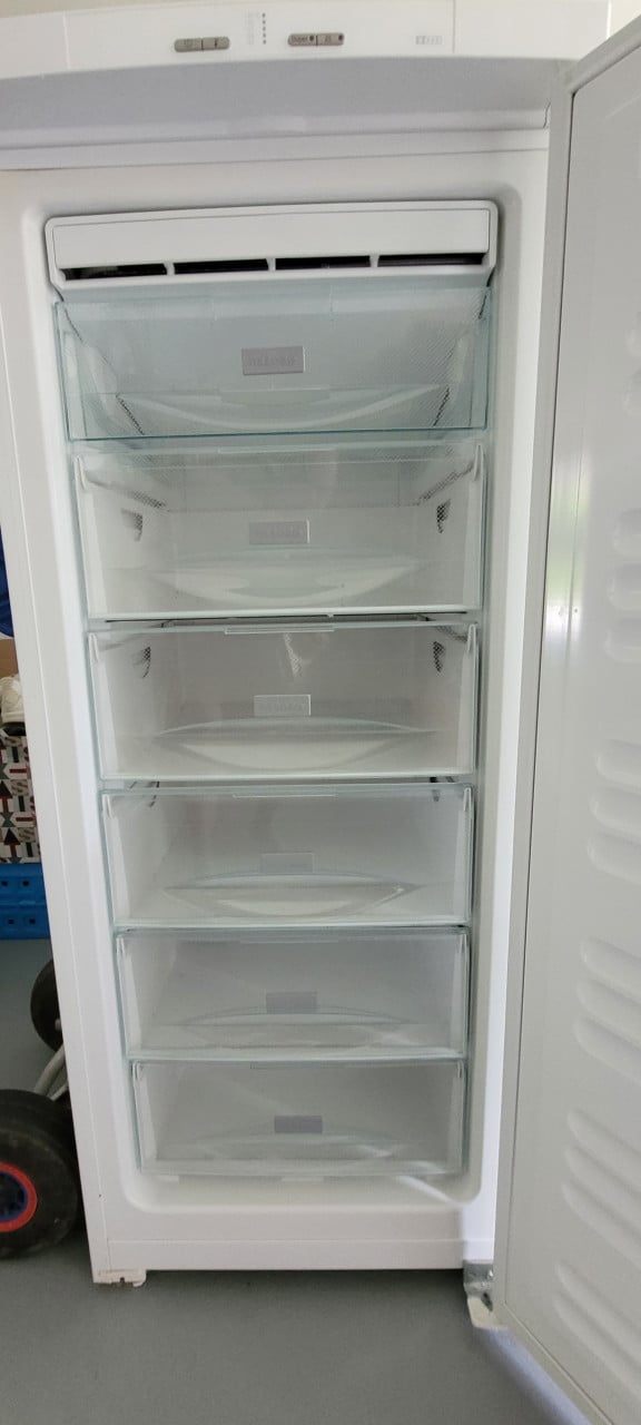 Miele vriezer 145 hoog