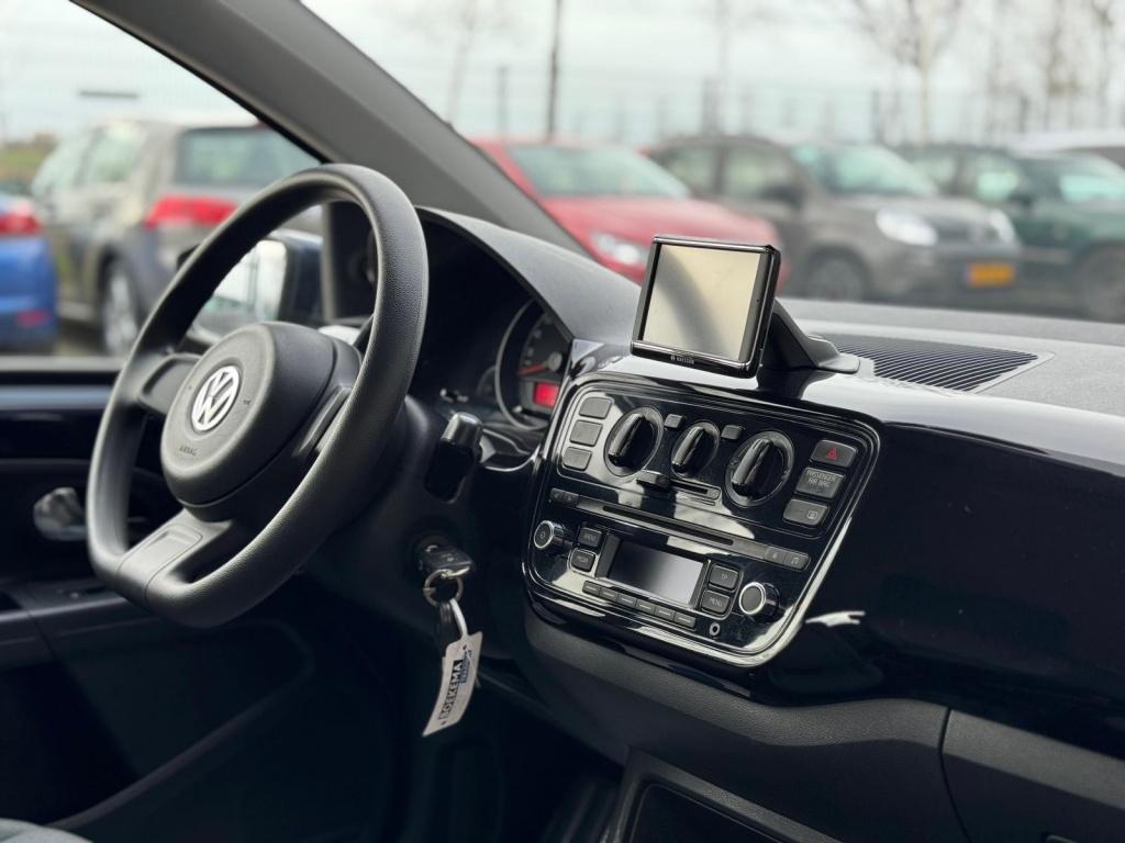 Volkswagen UP! 1.0 move up! bluem.
