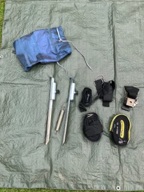 Te koop: stormankers en toebehoren voortentluifel