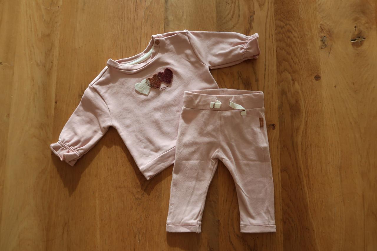 Verschillende setjes meisjeskleding in maatje 56, goede €2,00 per setje