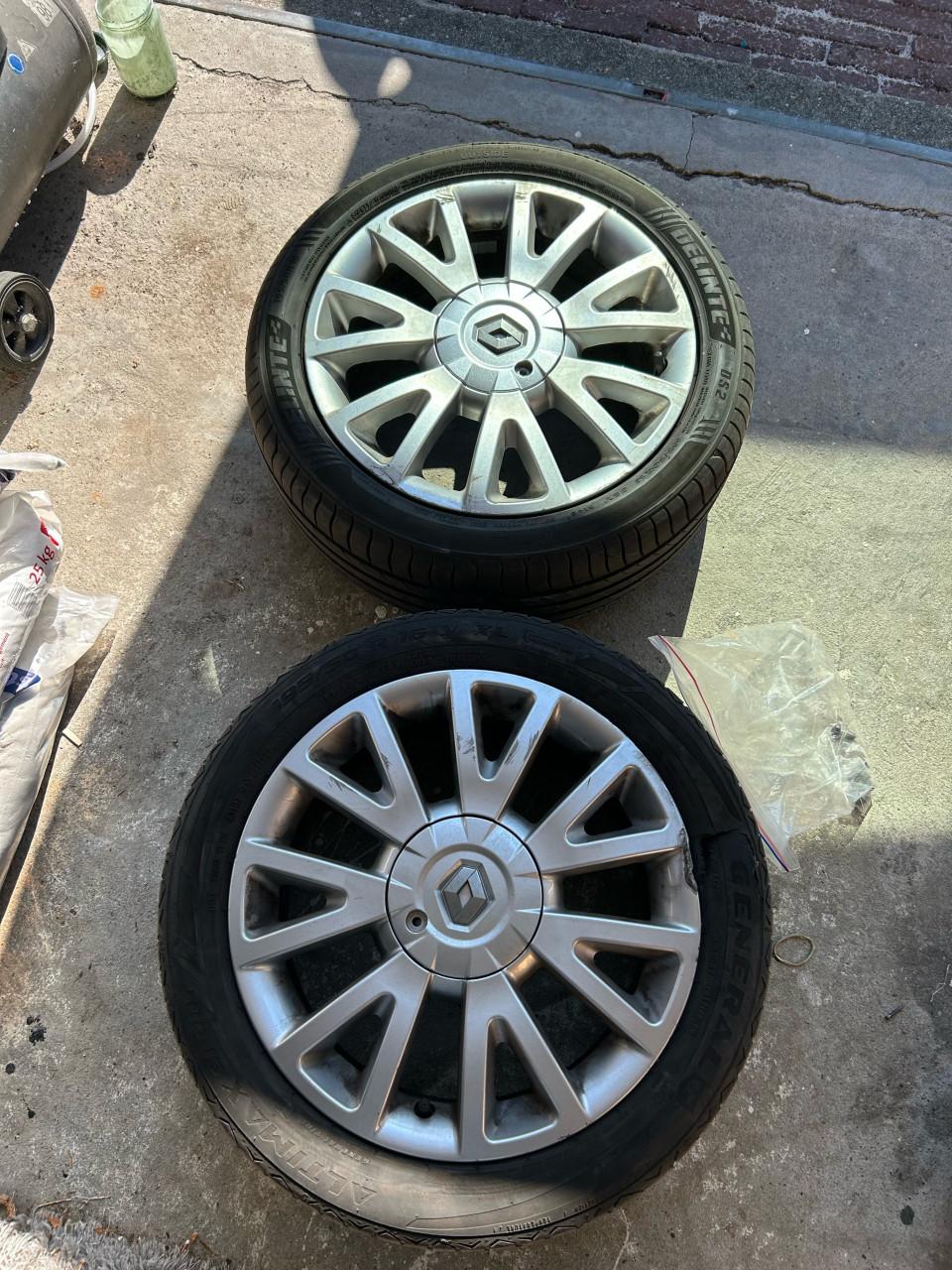 Renault Clio velgen 2 stuks (Beschadigd)