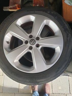 Set lichtmetalen velgen Vredestein banden 255/15 r18