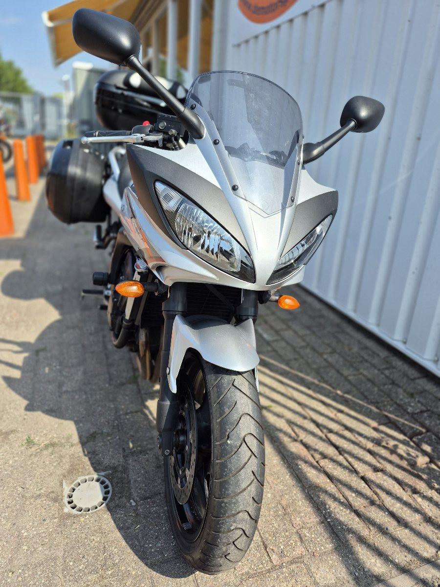 Yamaha FZ6-S uit 2010, sportieve toermotor met weinig Km