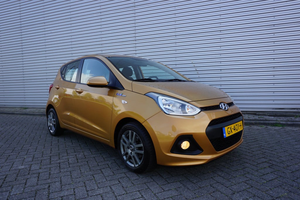 Hyundai I 10 1.0i i-motion comfort climate / cruise / parkeers. / nap