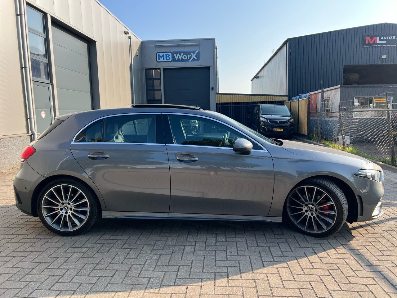 Mercedes-Benz A-Klasse 180d AMG Premium Plus