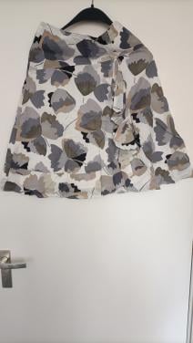 Rok, hele dunne/lichte stof. Merk Essentiel Antwerp. Mt 36.