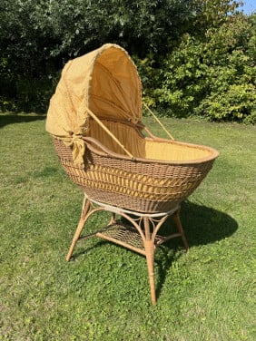 Rieten vintage wieg