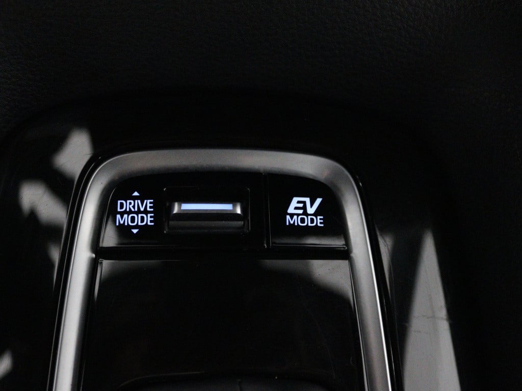 Toyota Corolla Touring Sports 2.0 hybrid style limited camera | trekhaak | 