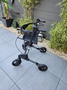 Zgan zeer nette Topro Troja 2G lichtgewicht Rollator....