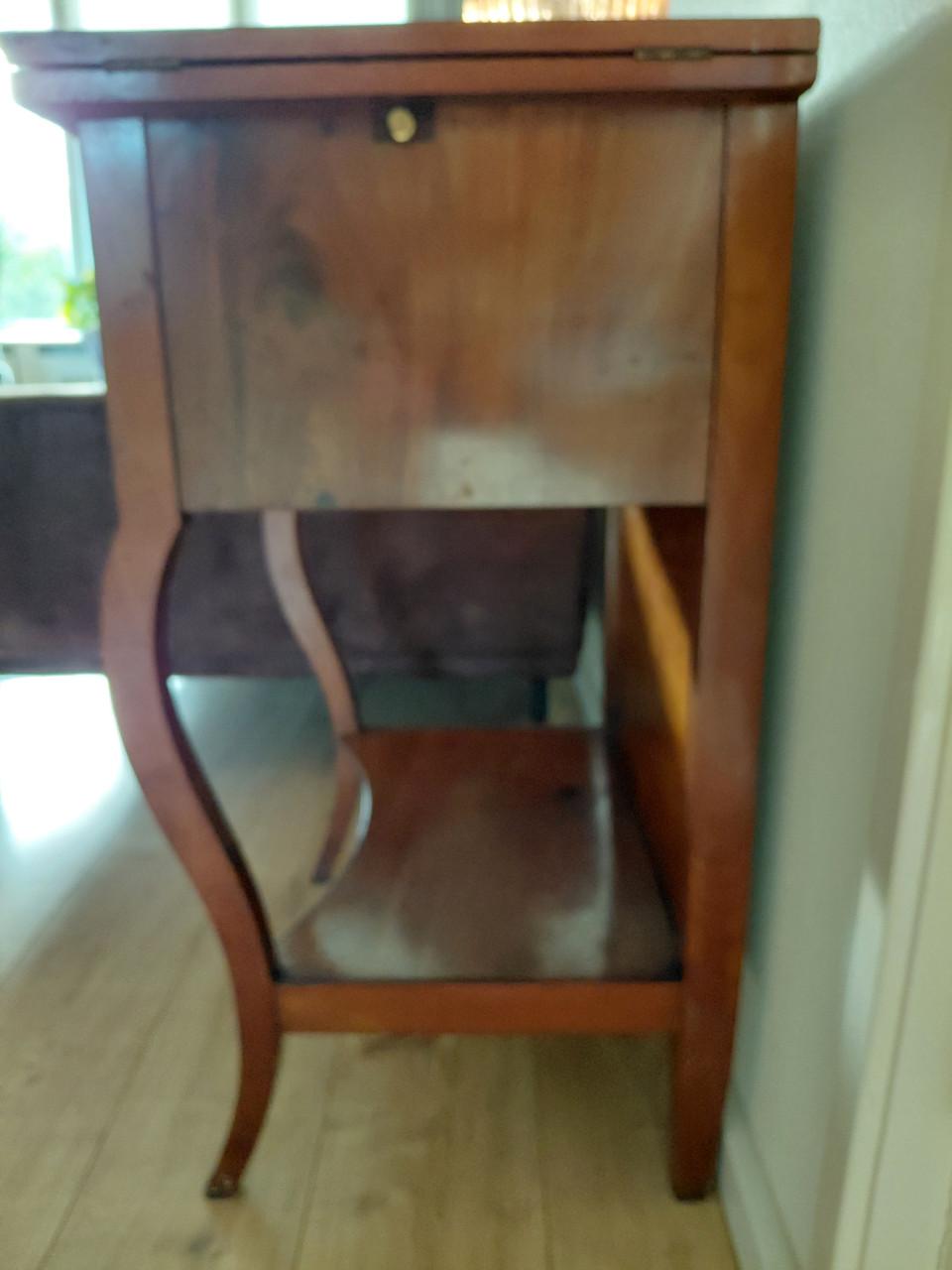 Brocant kastje met speelblad