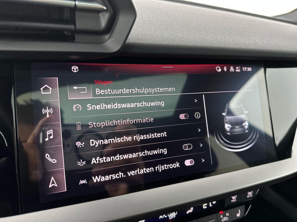 Audi A3 sportback 40 tfsi e s-line pano matrix camera acc lane