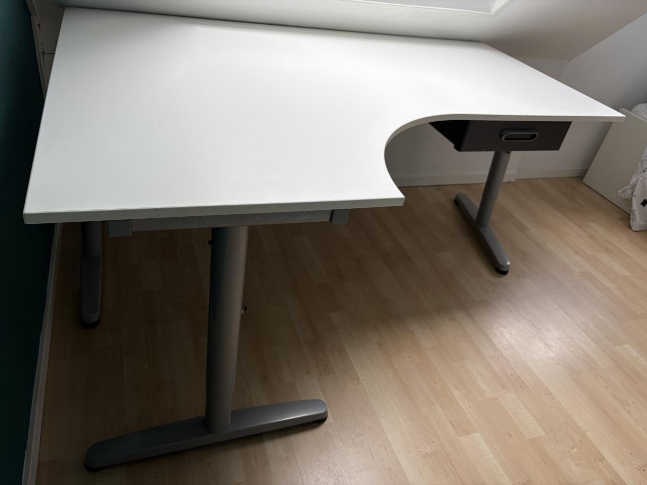 IKEA wit hoekbureau