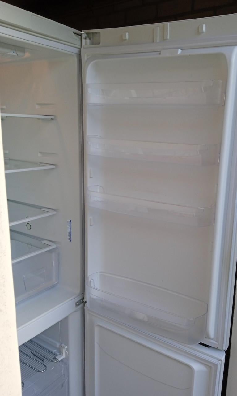 Mooie grote Indesit koelvries-combinatie