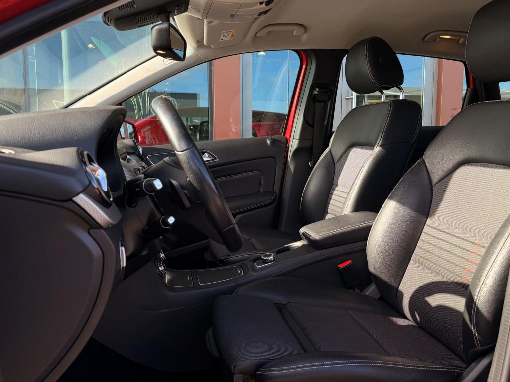 Mercedes-Benz B-Klasse b180 | navi | half leder | stoelverwarming | trekhaa