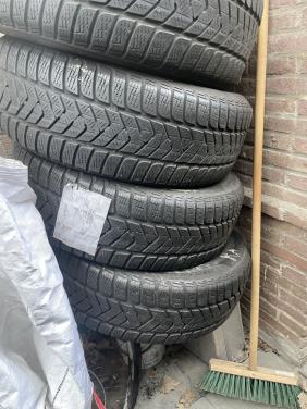 Te koop 4 winter banden 215/55R18
