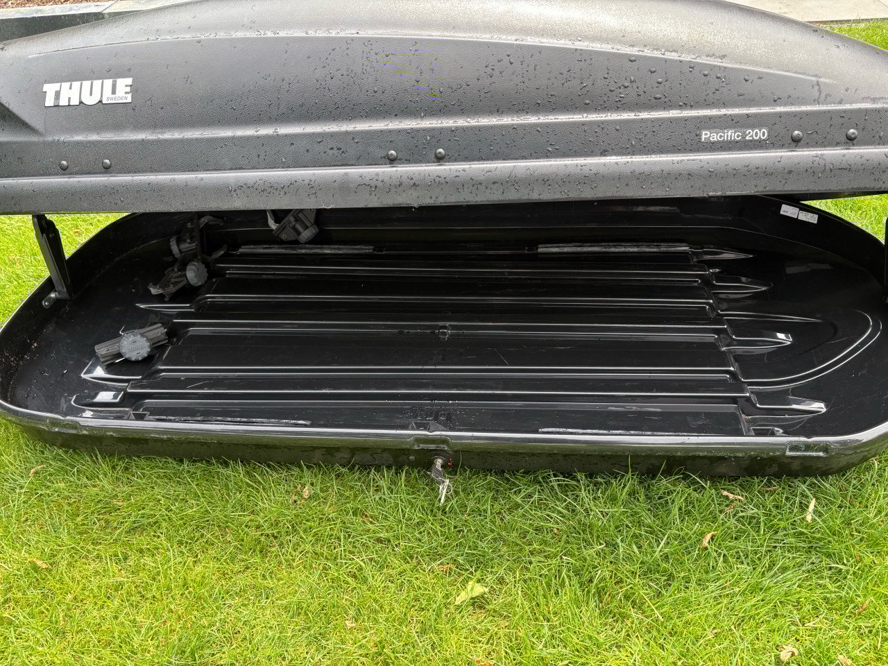 Thule pasific dakkoffer en dakdragers voor vw tiguan