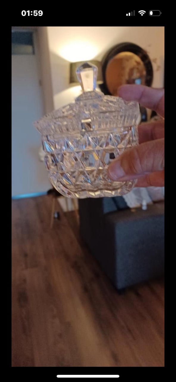 Suikerpot/jampot van  kristal, met uitsparing voor lepeltje
