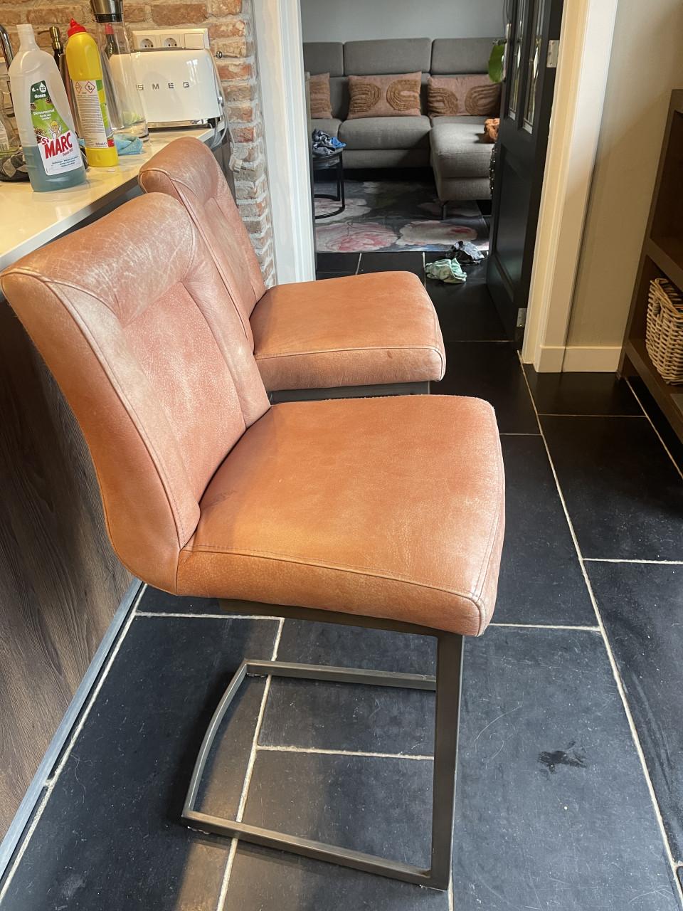 Bartafel  en 2 stoelen