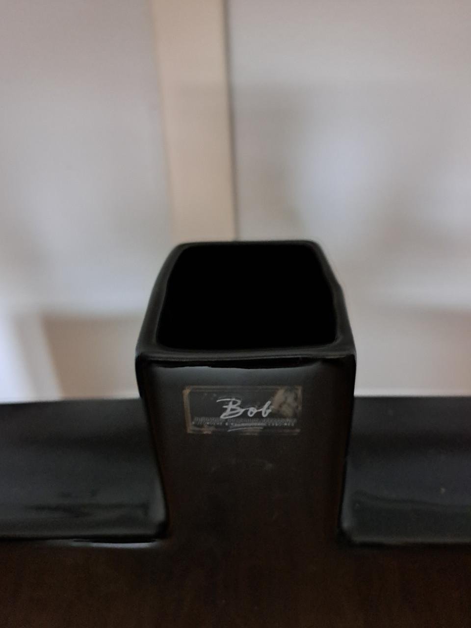 Mooie zwarte siervazen van het merk BOB.